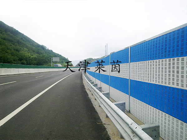<a href=http://www.qbgn.cn/news_article?news_id=125>公路聲屏障</a>