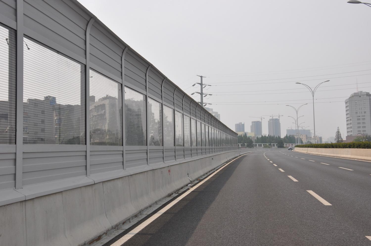 <a href=http://www.qbgn.cn/news_article?news_id=142>公路聲屏障</a>
