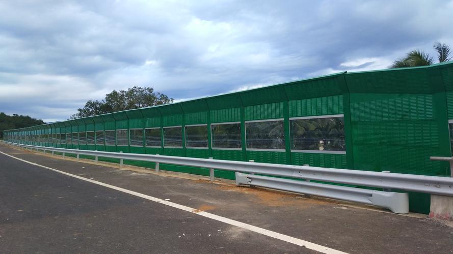 <a href=http://www.qbgn.cn/news_article?news_id=144>天津道路聲屏障</a>